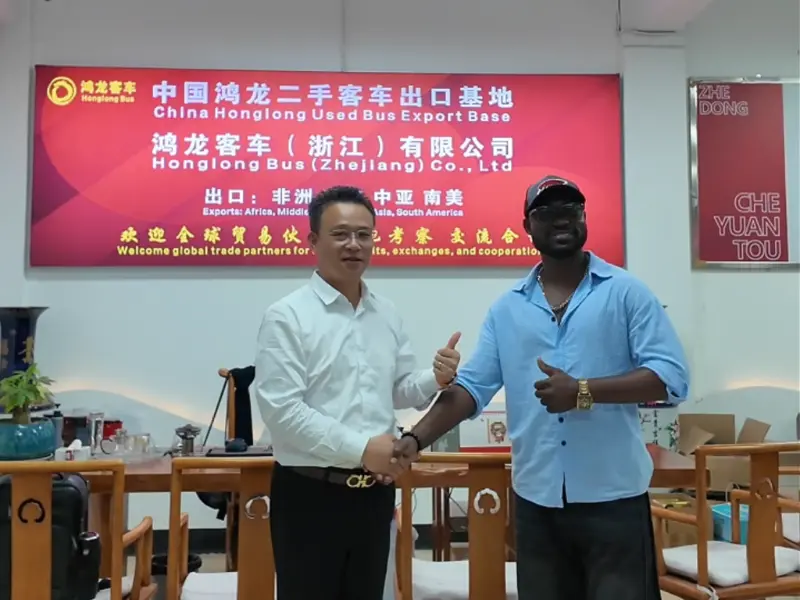 Motocin bas din da aka yi amfani da su na kasar Sin Honglong suna maraba da gungun abokan ciniki da yawa daga Asiya ta Tsakiya da Afirka don duba wuraren.