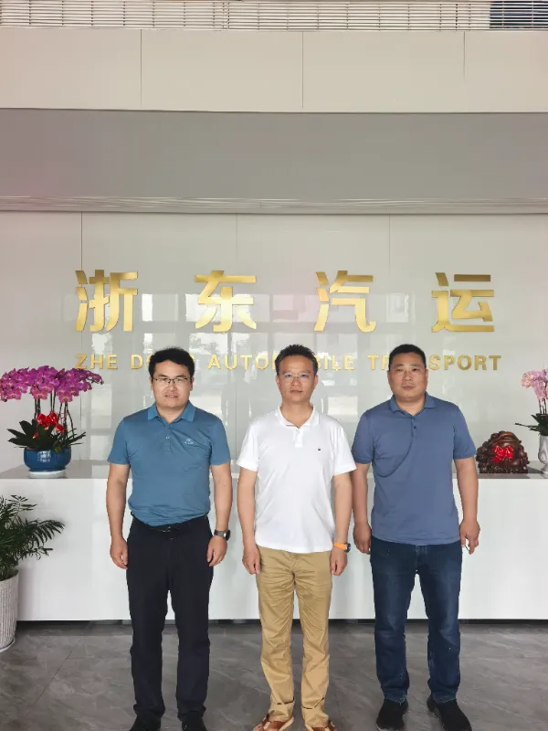Sabuntawar Yuni: China Honglong tana Fitar da Motocin Bus ɗin da aka riga aka gyara a Gaba ɗaya Motoci da yawa da Ziyarar Rukunin Abokin Ciniki na Duniya na Ci gaba a Tandem